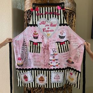 NWT—Kitchen Chic NY Cupcake Apron